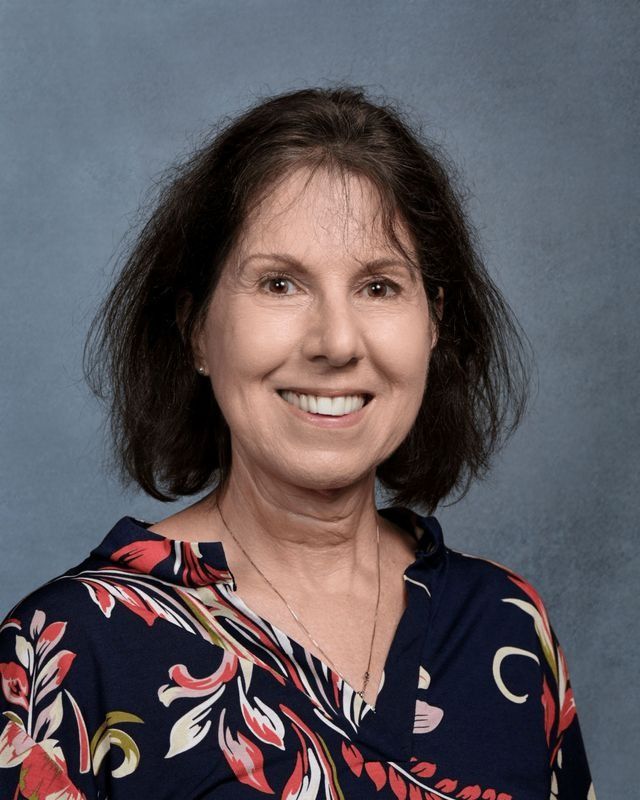 Mary Ann Ogrodowski : Receptionist